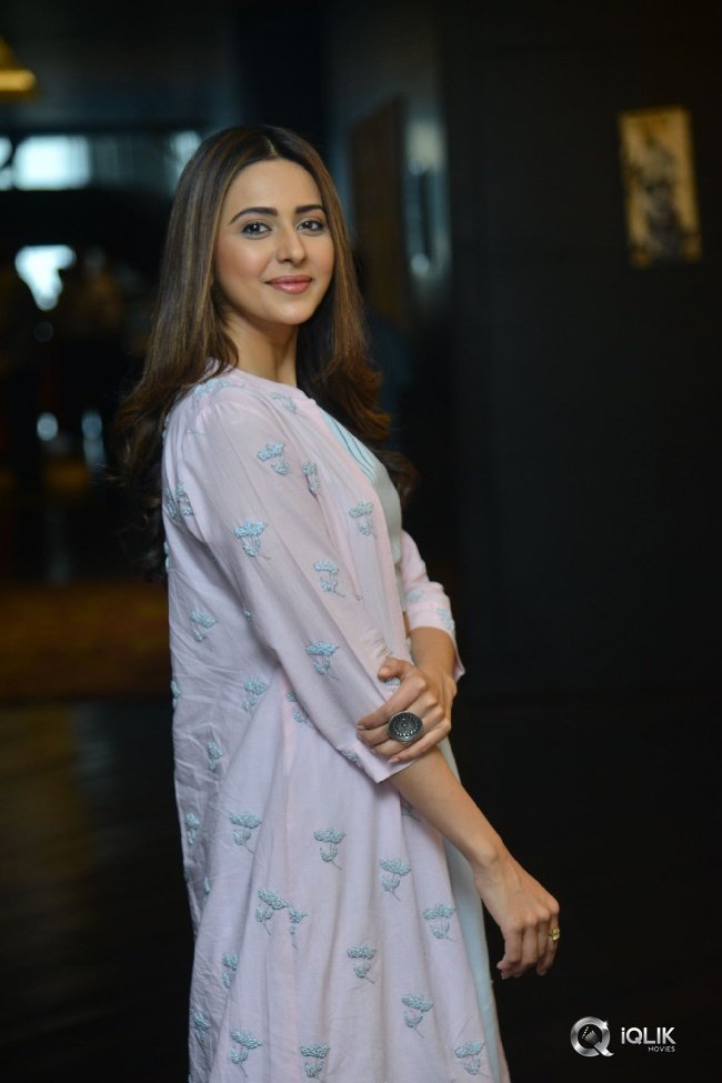 Rakul-Preet-Singh-New-Photos